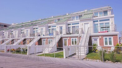 Building Photo - 5208 Boardwalk