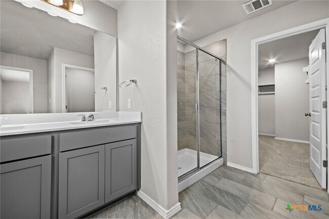 Building Photo - 271 Kinsley Wy