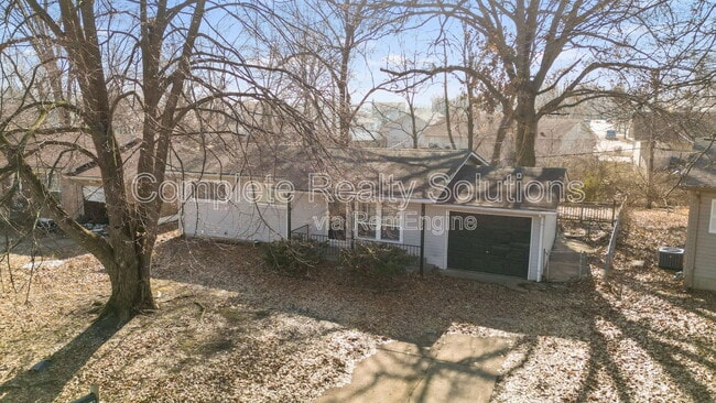 Building Photo - 1324 Columbus Dr