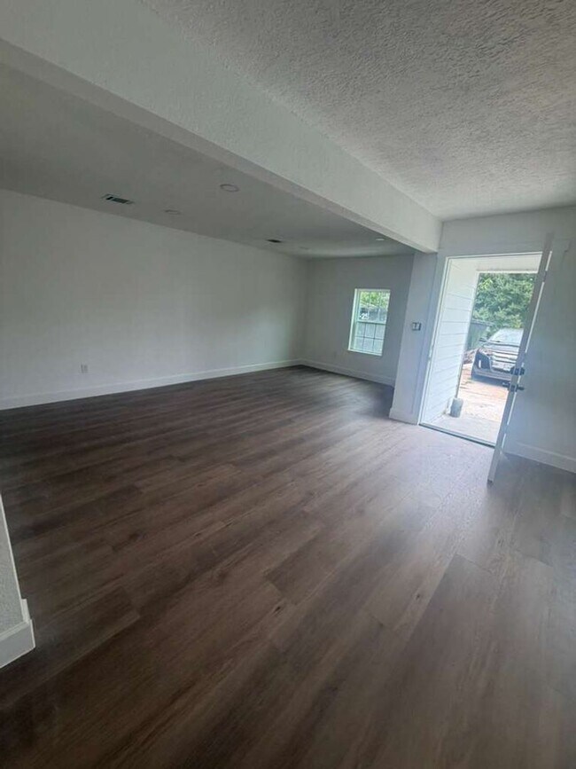 Building Photo - BEAUTIFUL HOME IN HOUSTON. MOVE IN READY!.