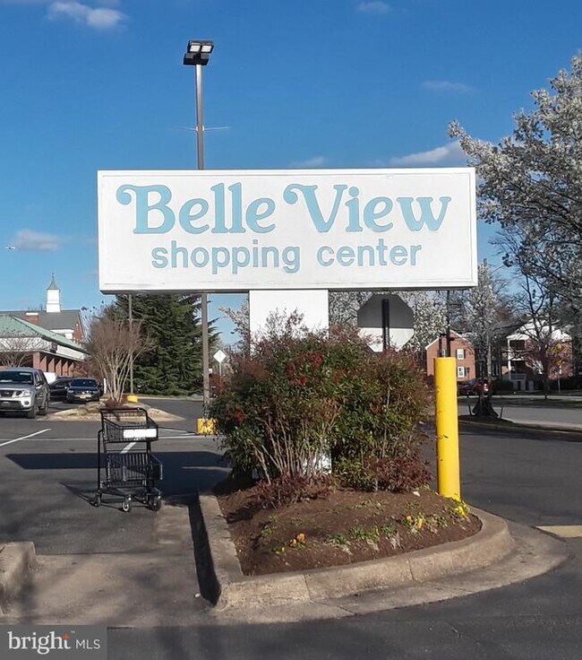 Building Photo - 6618 Boulevard View