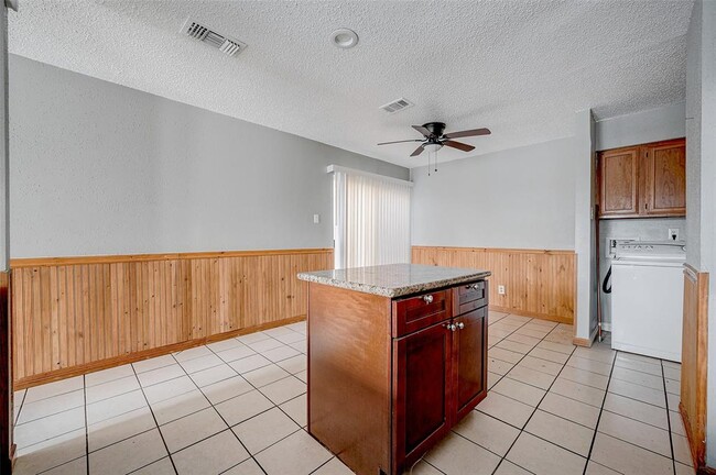 Building Photo - 13850 Walnut Hollow Ln