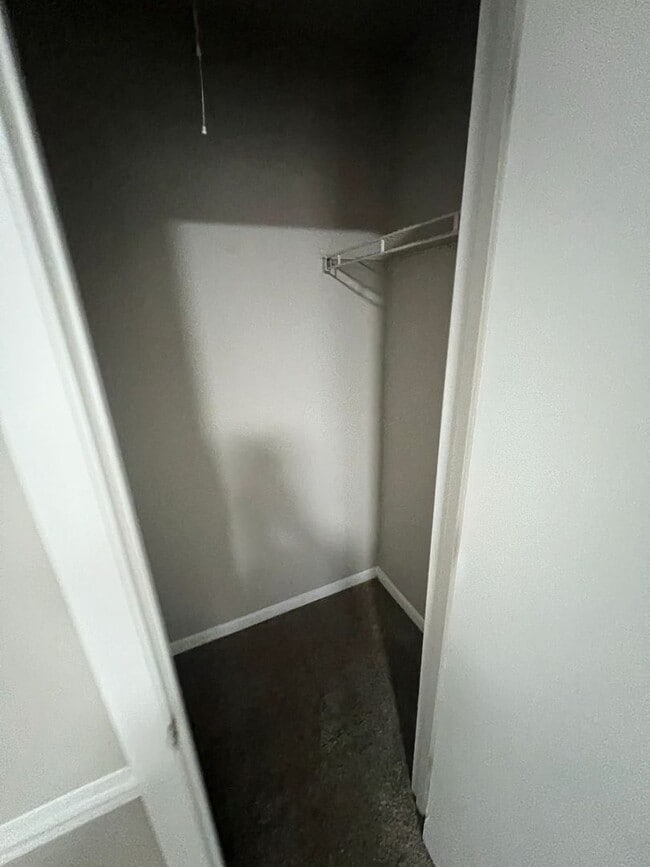 Building Photo - COMING SOON!!! 3 bed 1.5 bath TOWNHOME!!