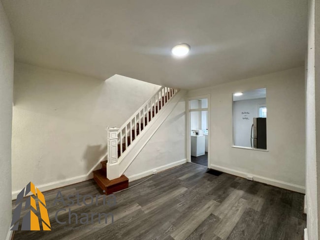 Building Photo - Flexible 4 Bedroom Layout with Fenced Backyard