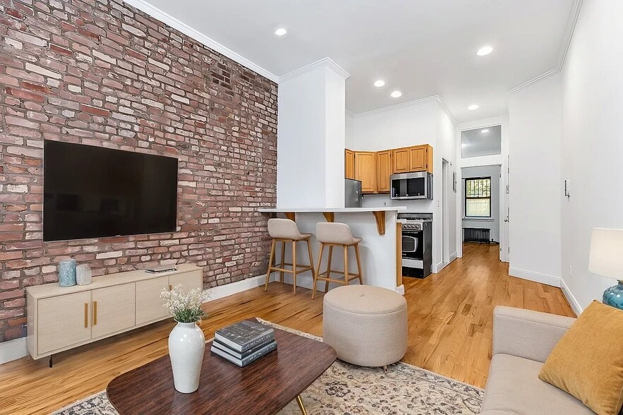 Primary Photo - 160 Stanton St