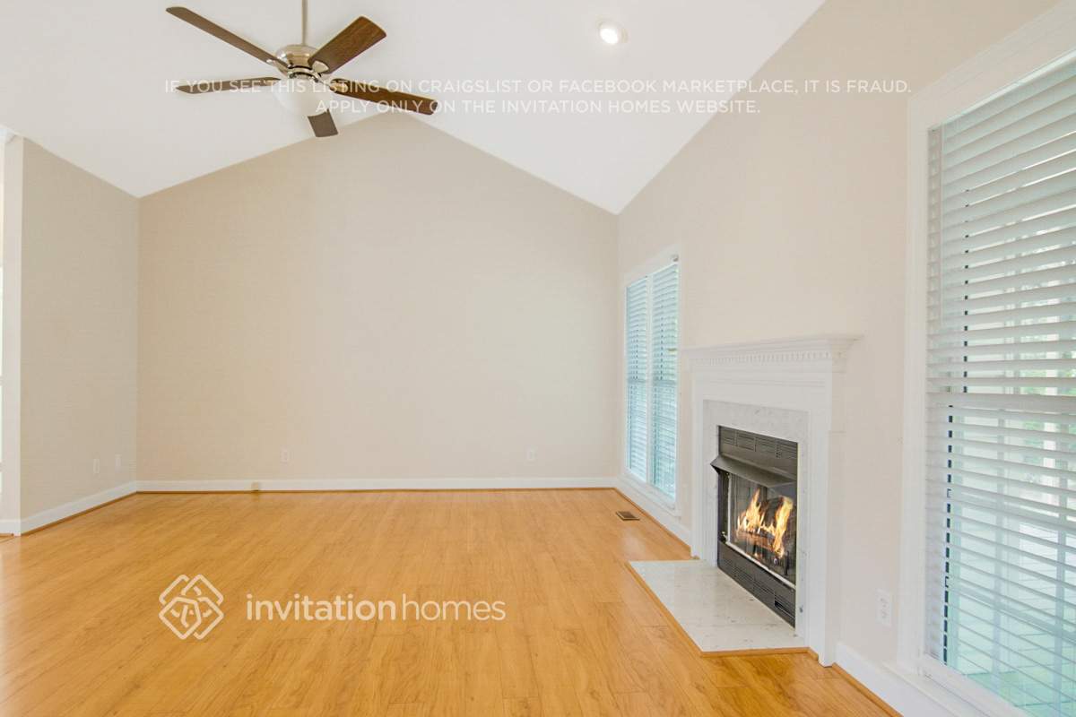 Building Photo - 405 Broadmoor Way