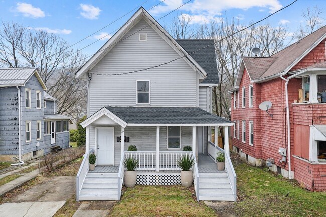 Building Photo - 28 Lydia St