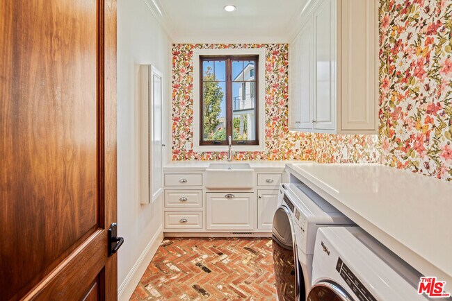 Building Photo - 5561 Horizon Dr