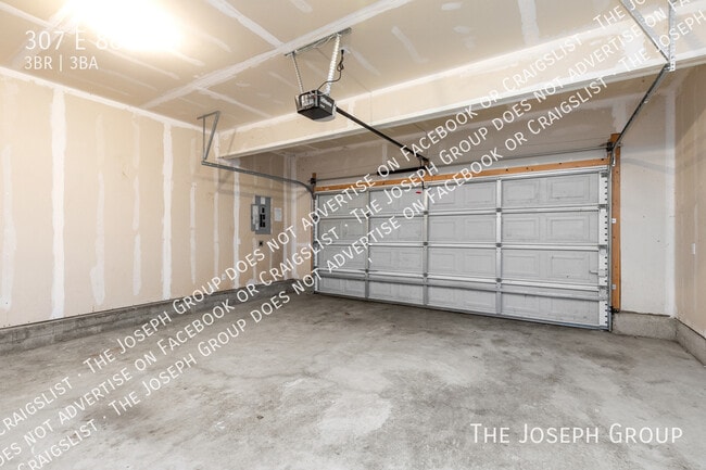 Building Photo - 307 E 88th St