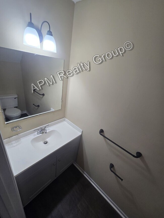 Building Photo - Recently renovated 2 bedroom 1.5 bath duplex