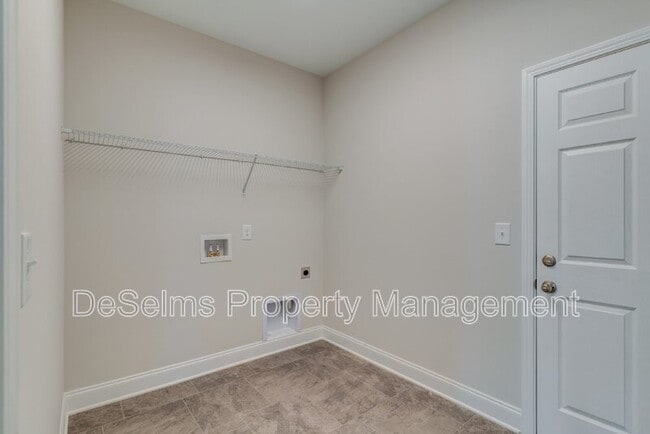 Building Photo - 139 Crabourne Dr