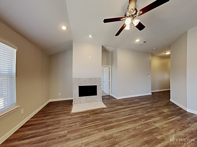 Building Photo - 710 Green Acres Ln