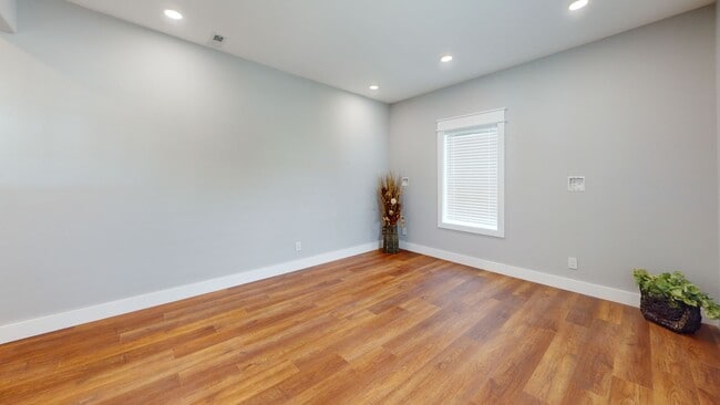Building Photo - 1726 Forest Ave