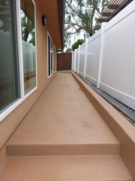 Building Photo - 709 Vale View Dr