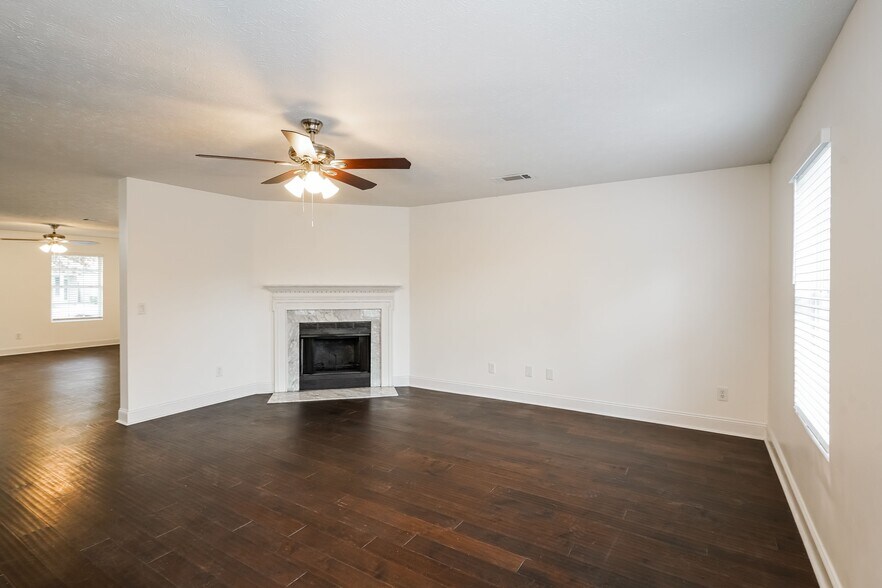 Building Photo - 5636 Dory Dr