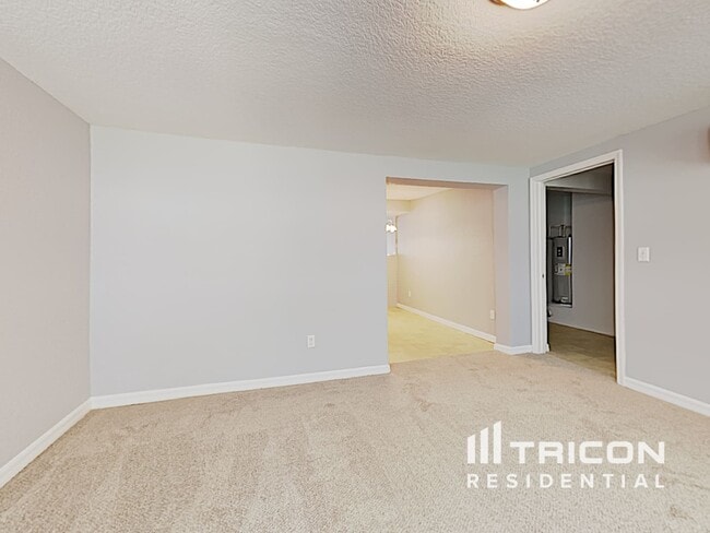 Building Photo - 2160 Alemanda Dr