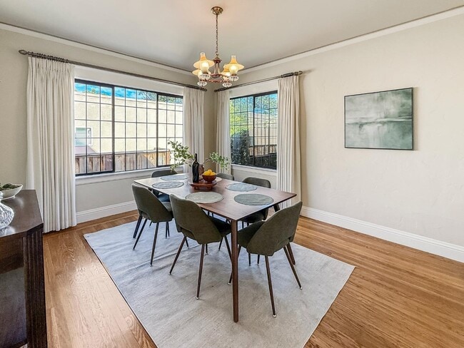 Building Photo - 2104 Carmelita Ave