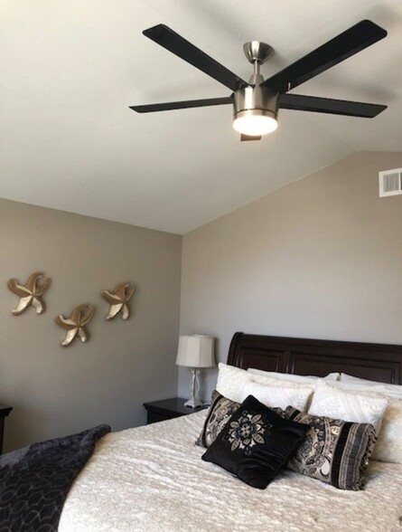 Building Photo - 1279 Calle Bonita