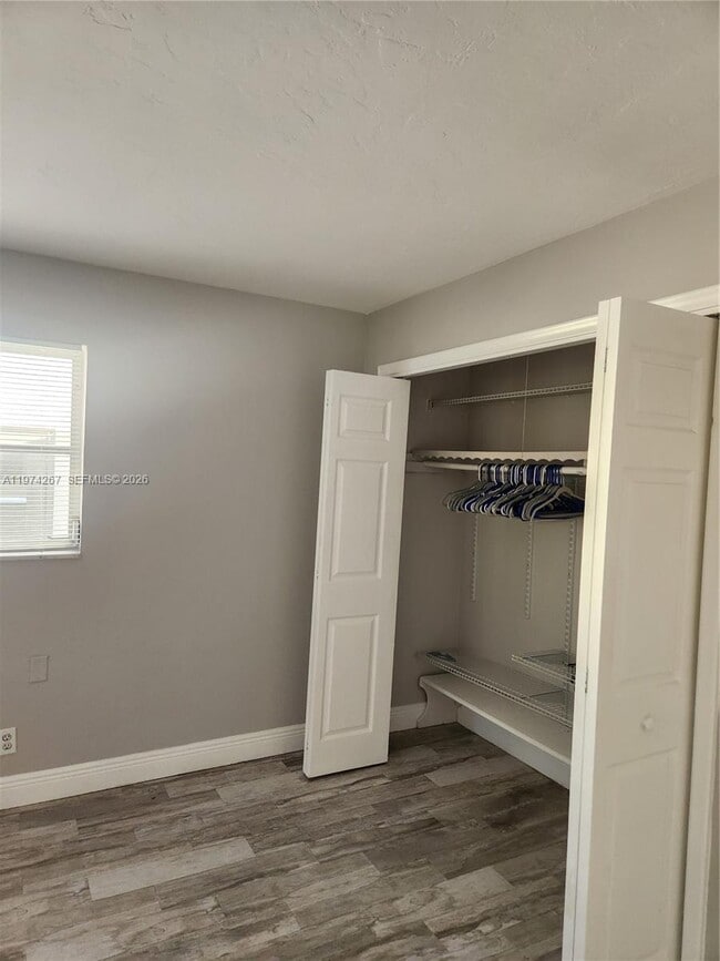 Building Photo - 107 18th Ave S