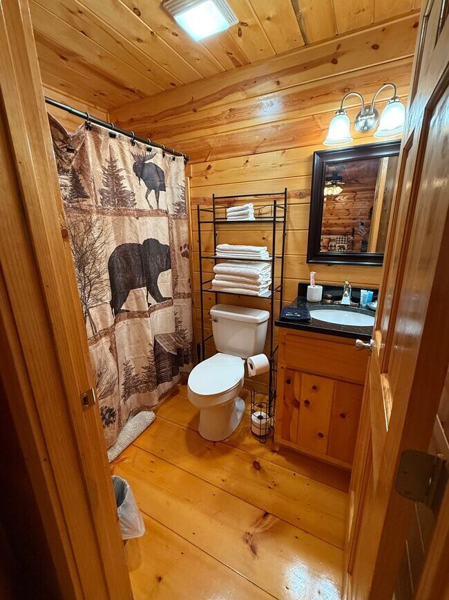 Building Photo - Laurel Oak Cabin