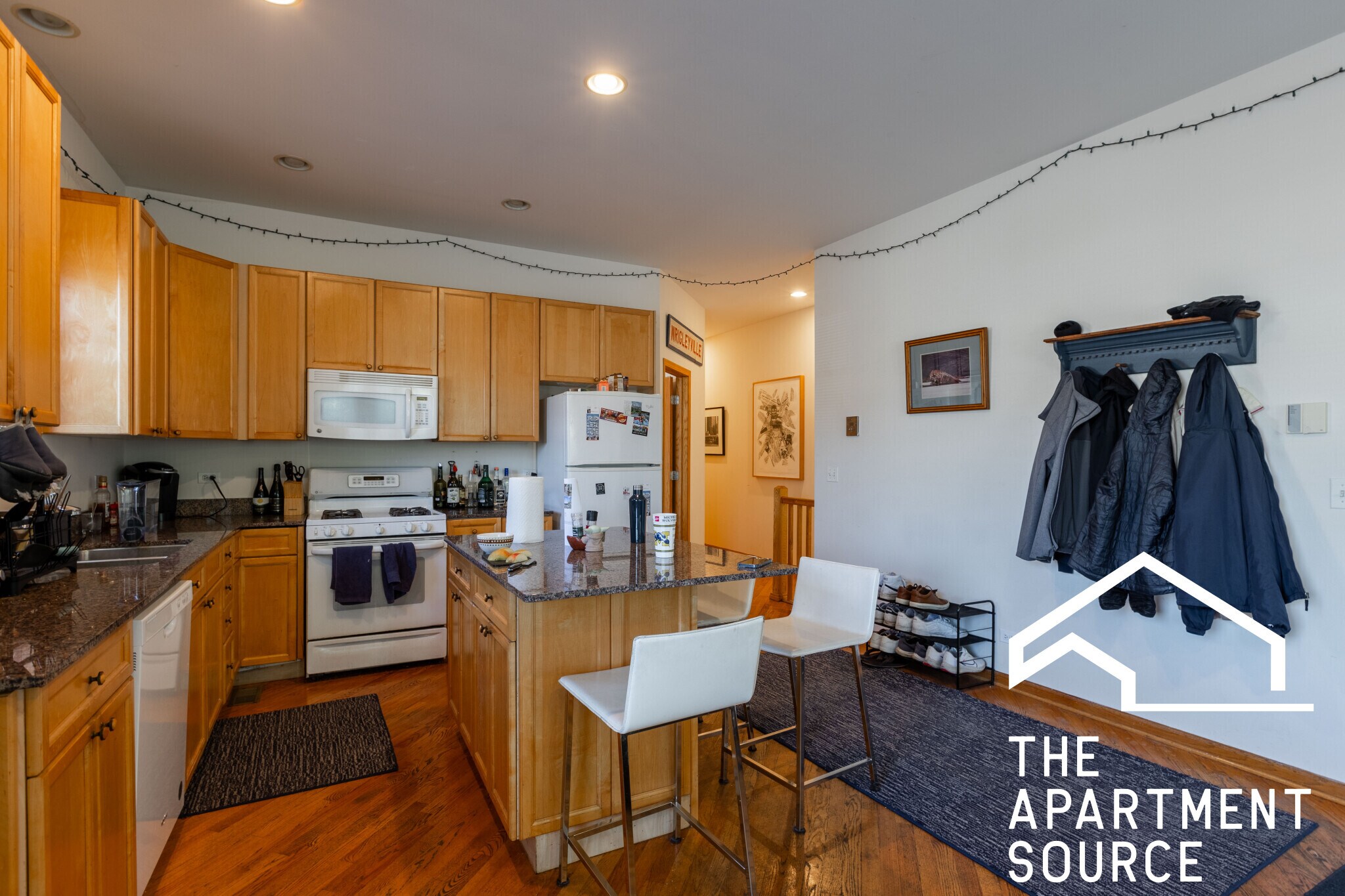 Building Photo - 2743 N Southport Ave