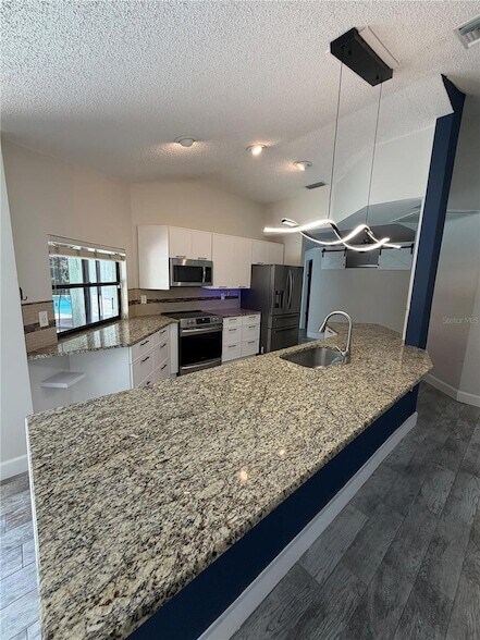 Building Photo - 3221 Oakwood Pl