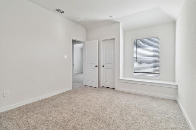 Building Photo - 217 Snowbell St