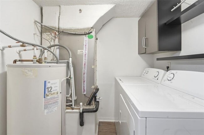 Building Photo - 2201 Coach House Blvd