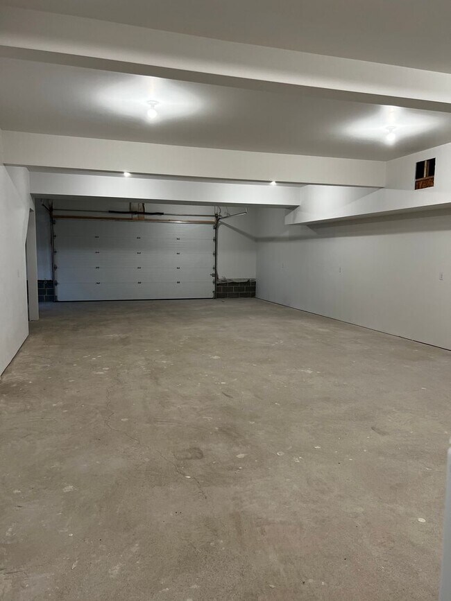 Building Photo - 33366 Keystone Dr