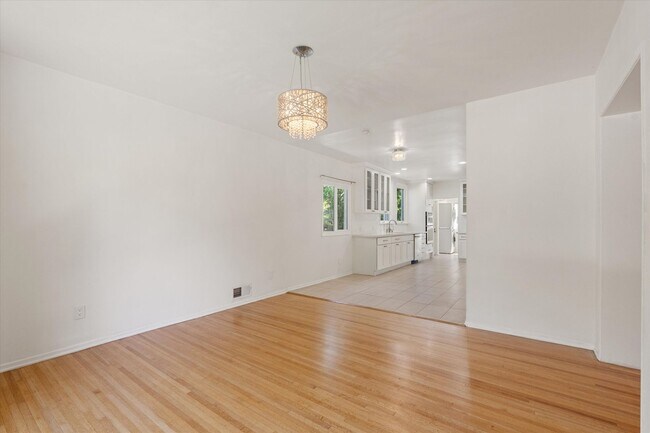 Building Photo - 4 Bed • 3 Bath • 2,135 Sq Ft (Main House) ...