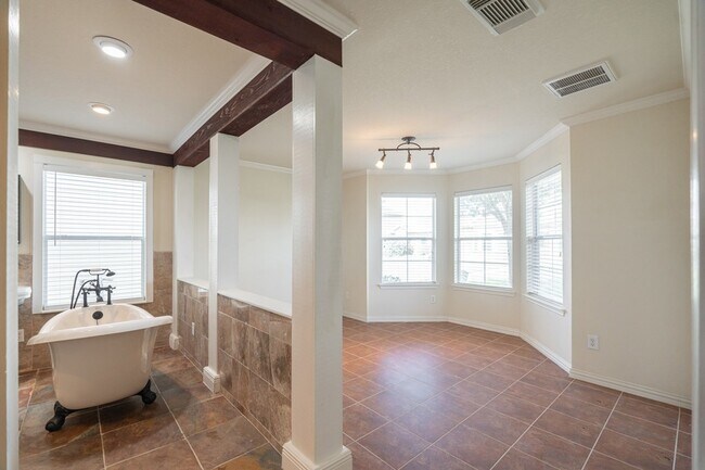 Building Photo - 21815 Grassy Hill Ln