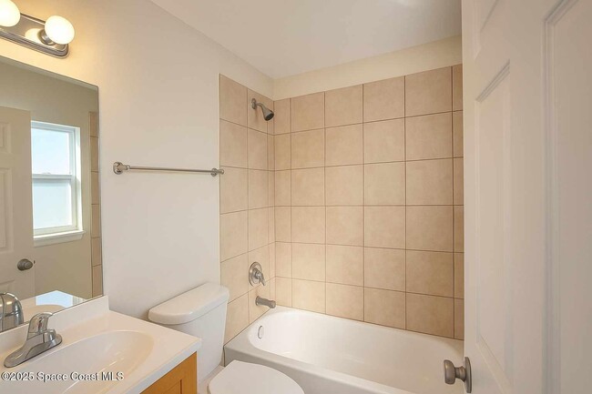 Building Photo - 819 Angela Ave