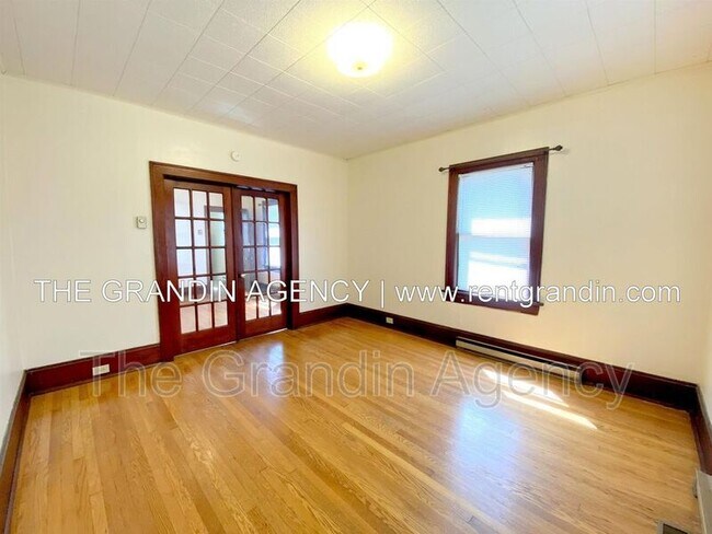 Building Photo - 1129 Stewart Ave SE