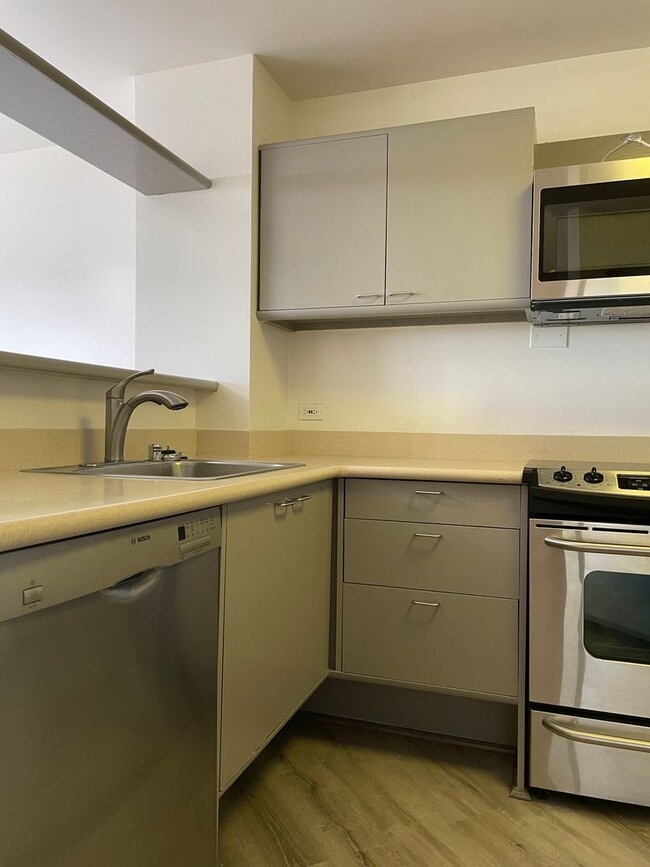 Building Photo - 25th Floor Craigside Unit with Downtown & Ewa Views.