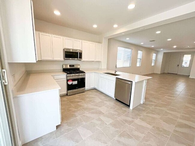 Building Photo - 3 Bedroom, 2 Bath Available NOW!