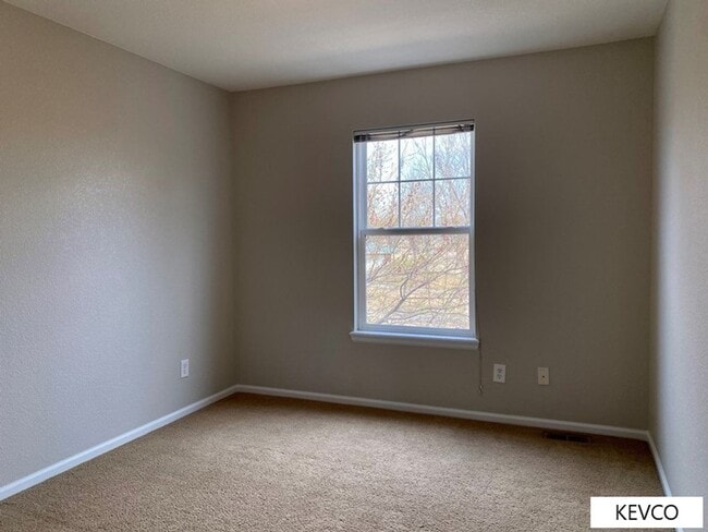 Building Photo - Bright, Comfortable Two Bedroom Townhouse!