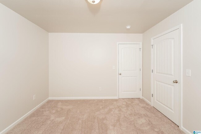 Building Photo - 560 Reading Ln