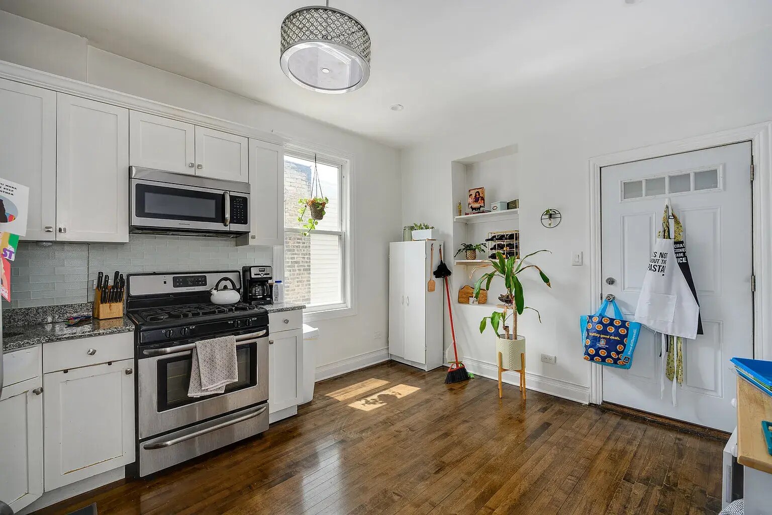 Building Photo - 3244 N Hamlin Ave