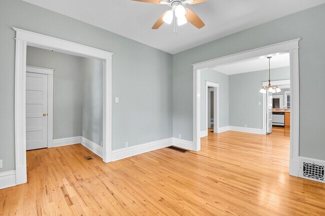 Building Photo - ONE block to OBSERVATORY PARK! great DU lo...