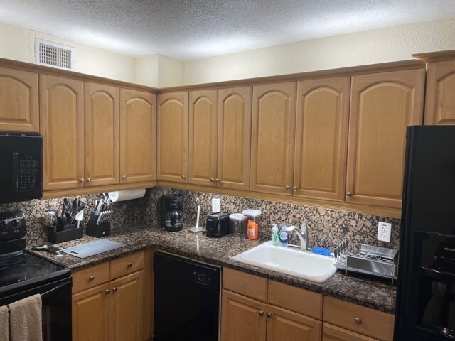 Building Photo - 401 Golden Isles Dr