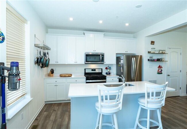 Building Photo - 108 Sweetwater Dr