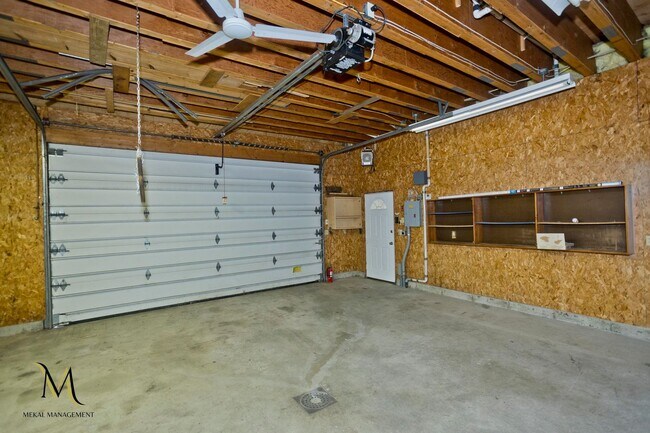 Building Photo - 1692 Memorial Dr