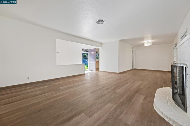 Building Photo - 553 Miner Rd