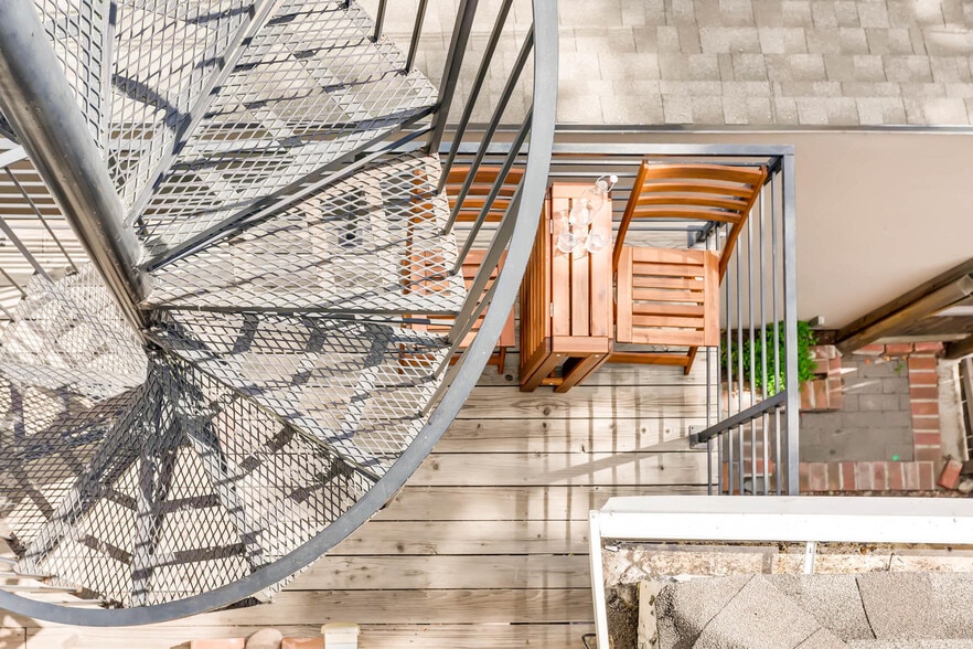 Building Photo - 920 E 24th Ave