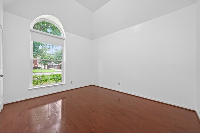 Building Photo - 15106 Dawnbrook Dr