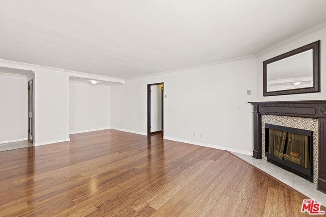 Building Photo - 1033 6th St