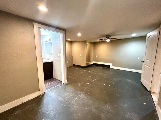Building Photo - 3305 Clawson Rd
