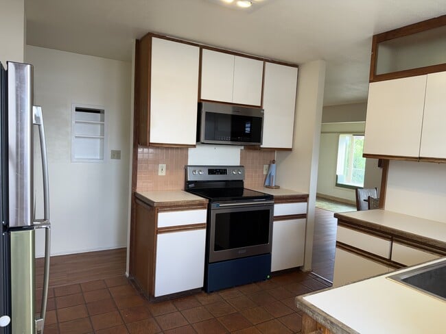 Building Photo - 46-305-305 Hoauna St