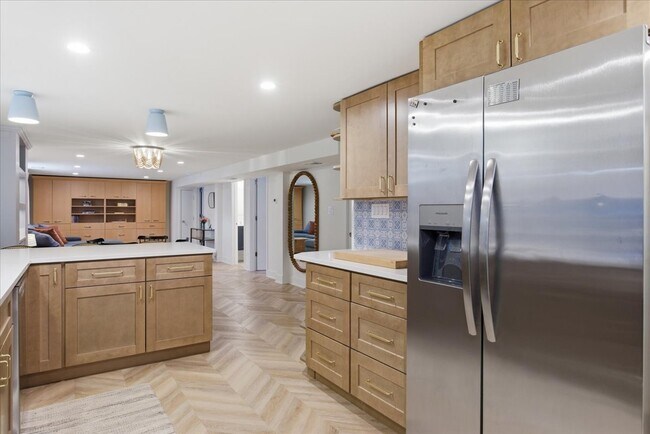 Building Photo - 9237 Lincolnwood Dr