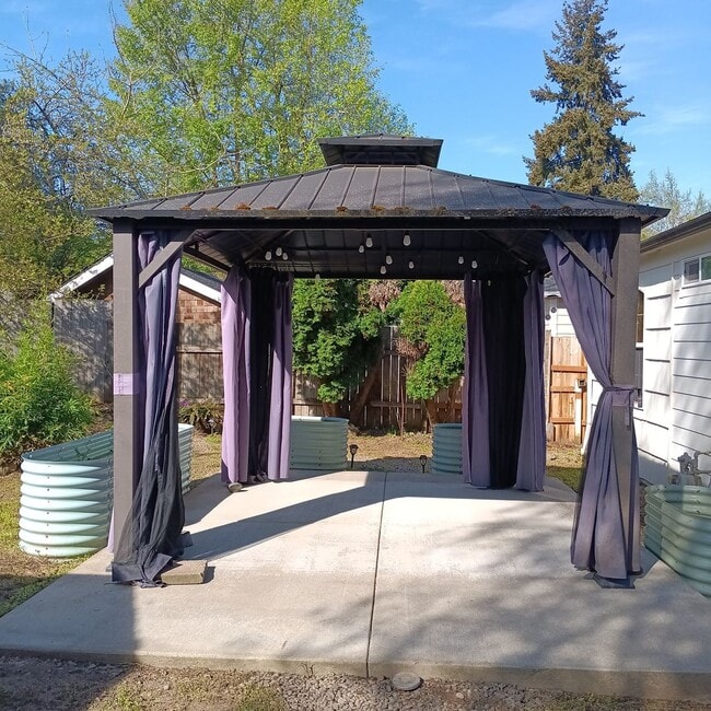 Building Photo - Charming Place To Call Home in Salem